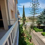 Vincenti's House Комизо