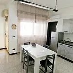 Vincenti's House Daire Comiso