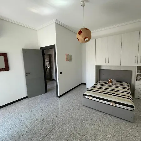 Vincenti's House Комизо